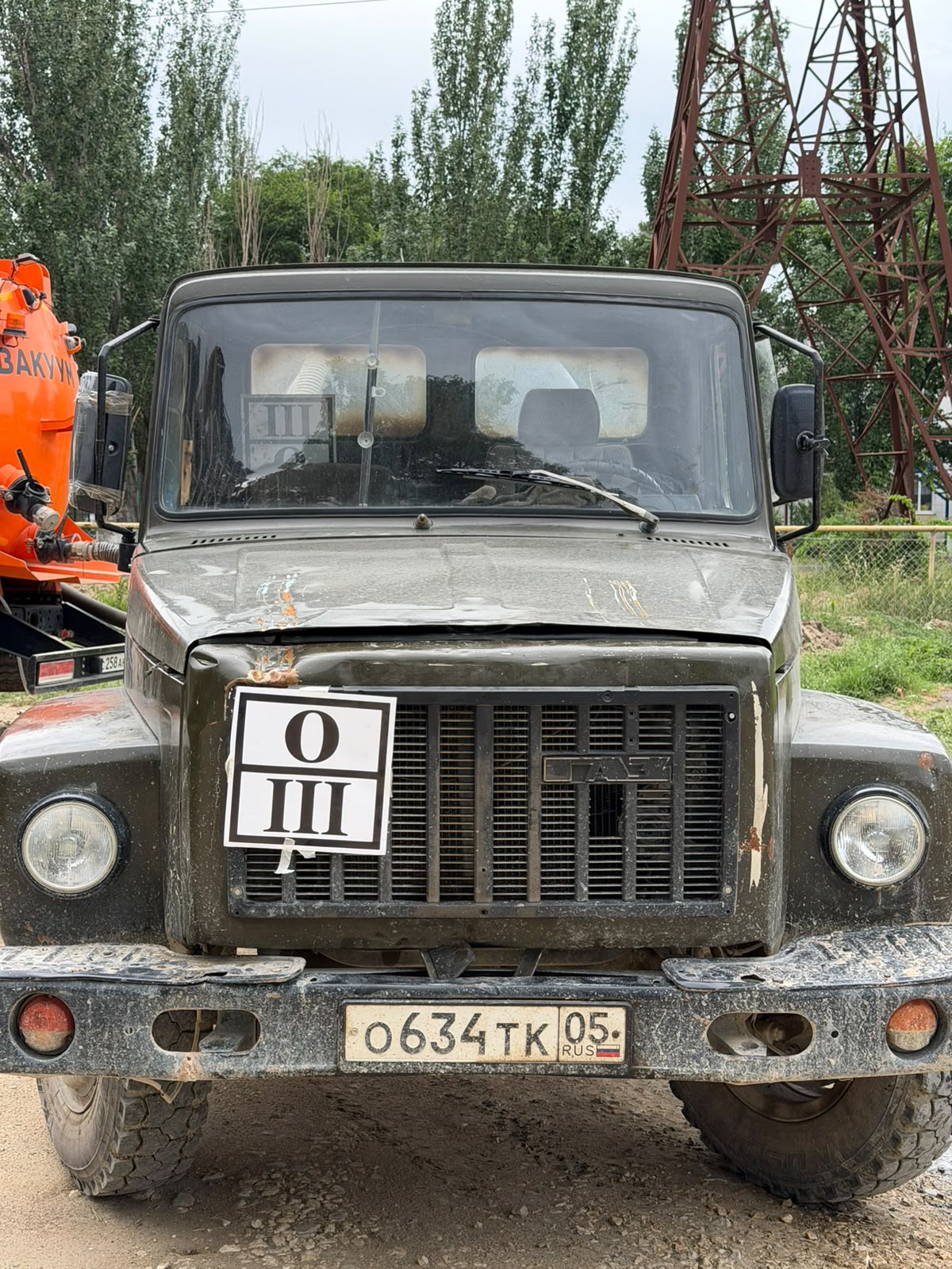 Специализированный автомобиль для выполнения работ с отходами